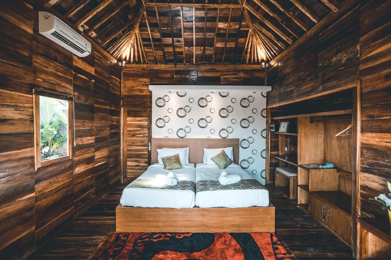 Ferienwohnung Ocho Bali Surf Camp Uluwatu Exterior foto