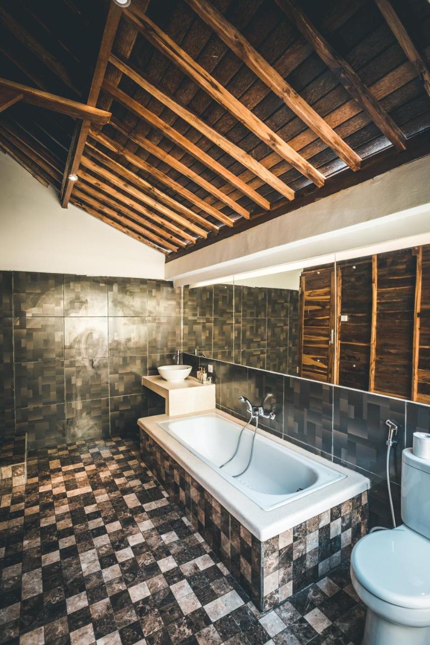 Ferienwohnung Ocho Bali Surf Camp Uluwatu Exterior foto