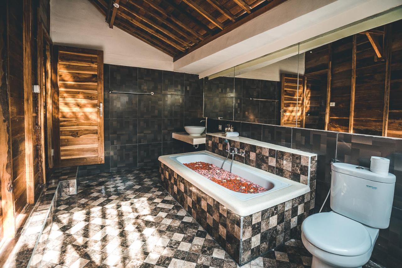 Ferienwohnung Ocho Bali Surf Camp Uluwatu Exterior foto