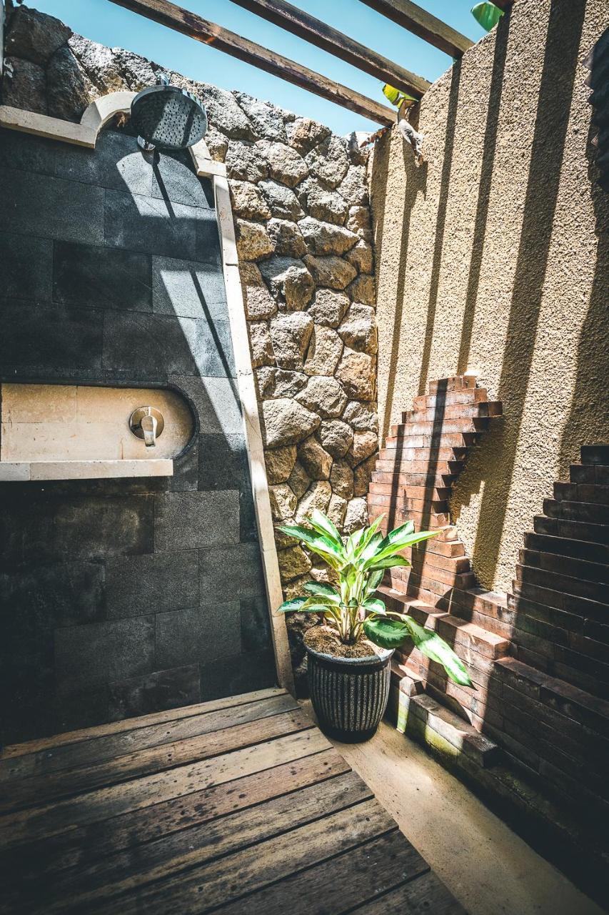 Ferienwohnung Ocho Bali Surf Camp Uluwatu Exterior foto