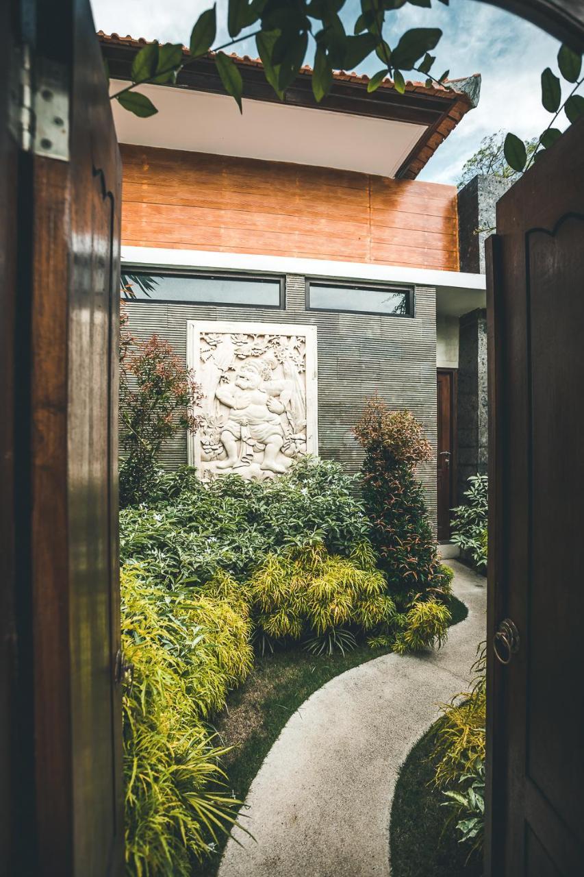 Ferienwohnung Ocho Bali Surf Camp Uluwatu Exterior foto
