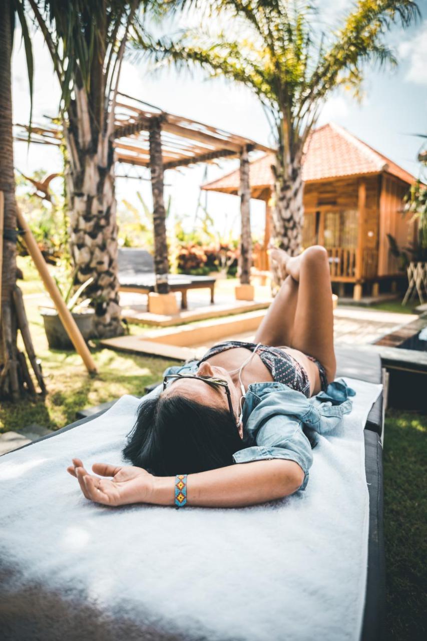 Ferienwohnung Ocho Bali Surf Camp Uluwatu Exterior foto