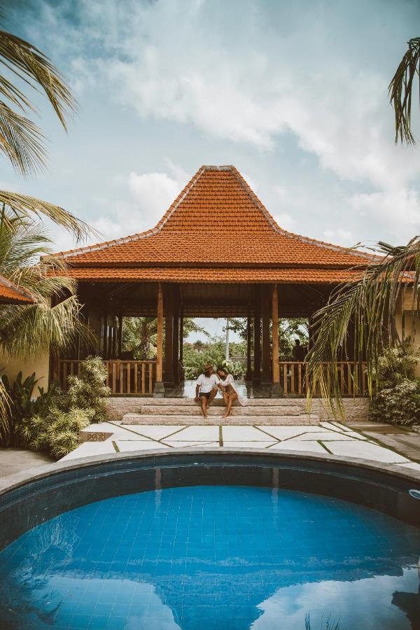 Ferienwohnung Ocho Bali Surf Camp Uluwatu Exterior foto
